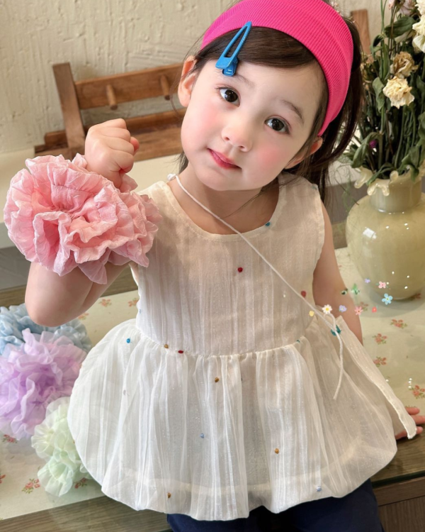 彩色刺繡點點光澤絲線花苞上衣(含同款包包) 