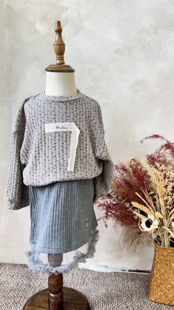 很好看！碎花蕾絲布標上衣 