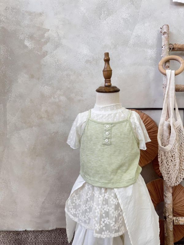 兩件套！清新綠吊帶蕾絲花花紗上衣套裝 