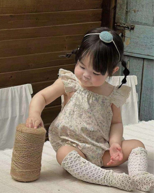 蕾絲飛袖田園風碎花包屁衣 