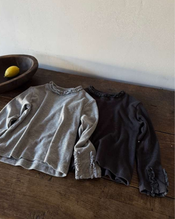 蕾絲花邊坑條薄款上衣 