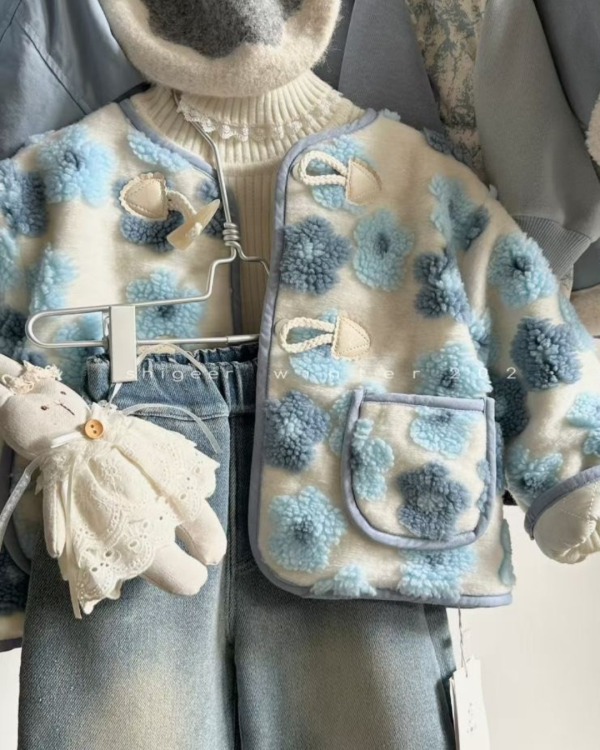 超Q~立體花朵牛角釦鋪棉外套 