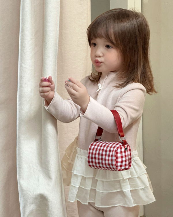 浮誇層次荷葉邊拼接純色磨毛上衣 