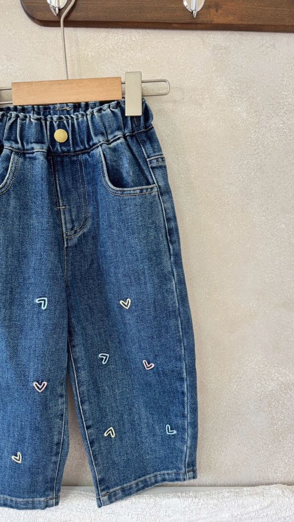 彩色愛心刺繡軟軟牛仔褲 