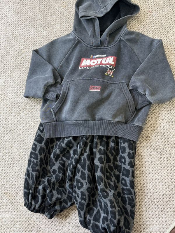 時髦的孩子要有的毛呢豹紋褲 