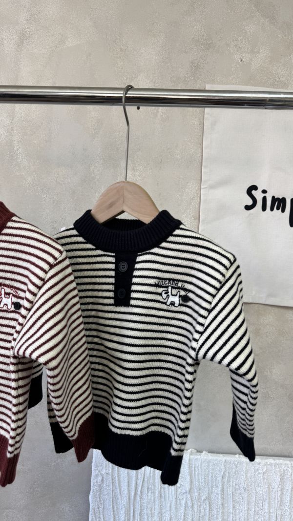 男孩的狗狗條紋針織上衣 