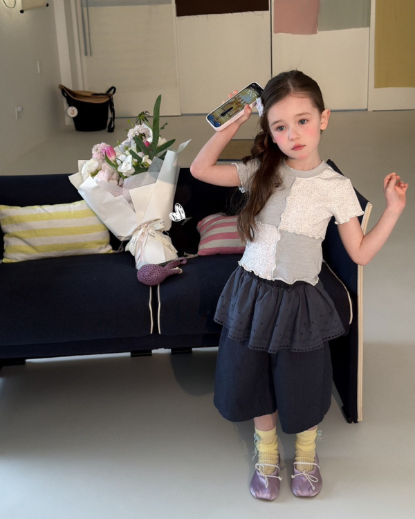 碎花拼接木耳邊上衣 