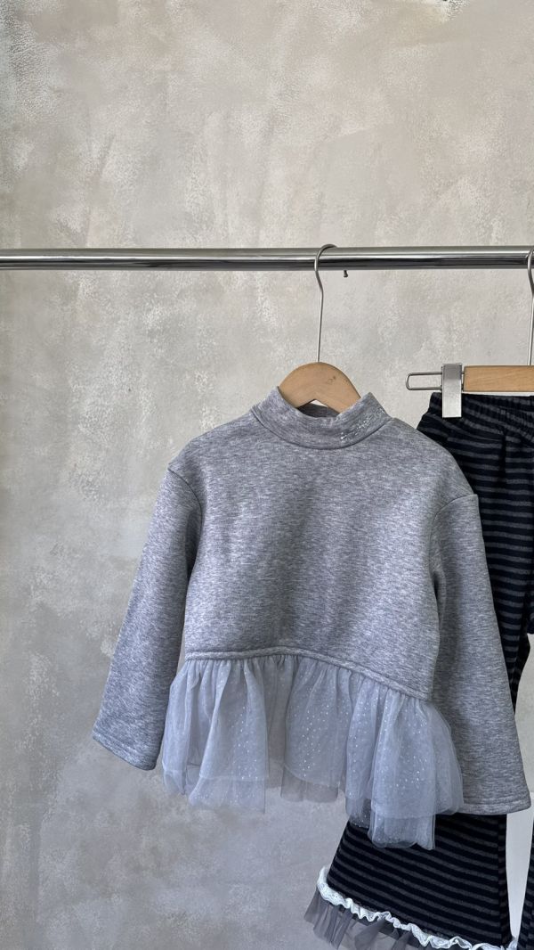 單穿疊穿都好看！精緻拼紗薄絨上衣 