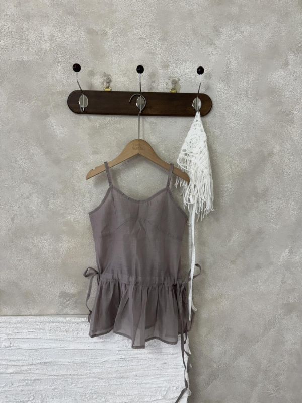 美死！韓妞疊穿吊帶荷葉邊長版背心 