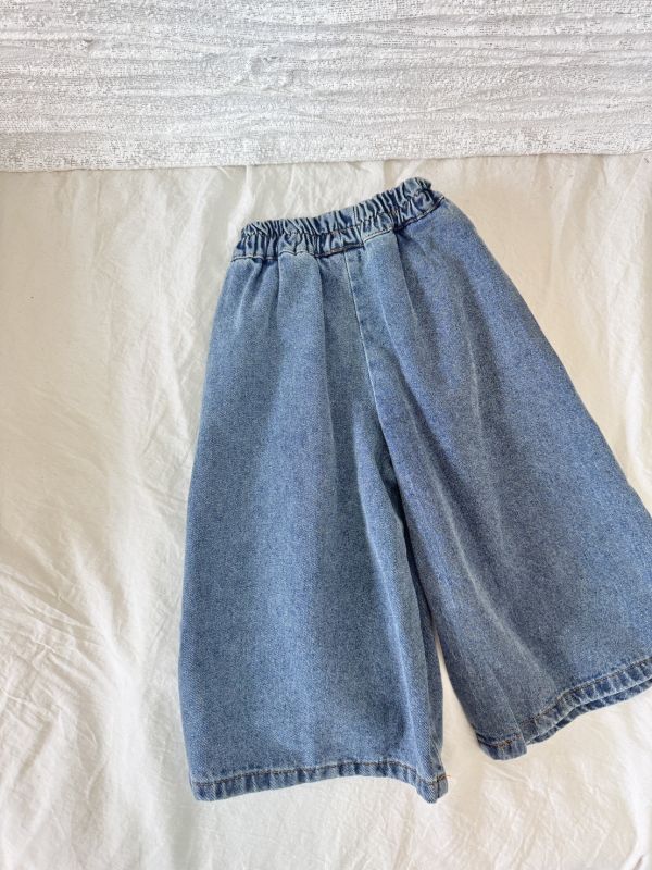 超Ｑ褲腳愛心刺繡寬牛仔褲 