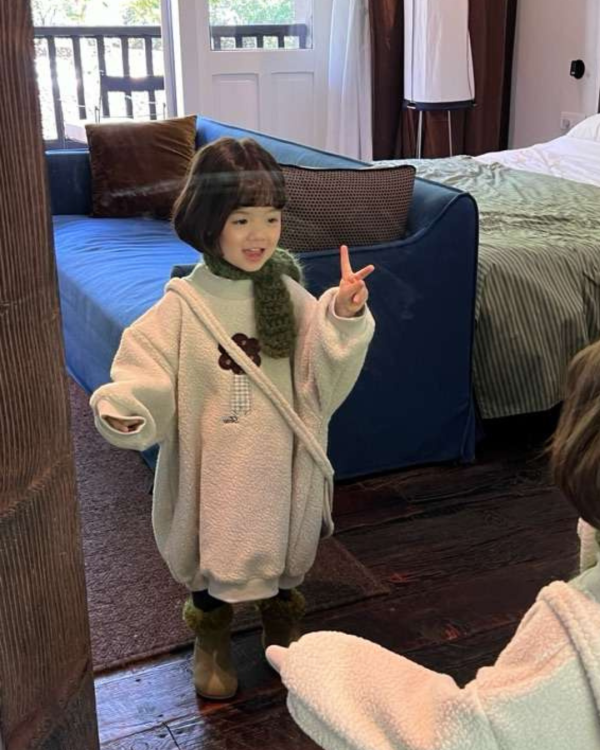 大地色花朵毛毛連身裙 