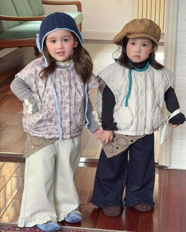 雙面穿！森系碎花落肩款定點線鋪棉日系背心 