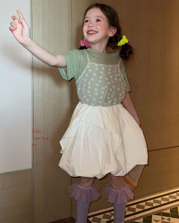 兩件套！蕾絲繡花背心短袖Ｔ套裝 