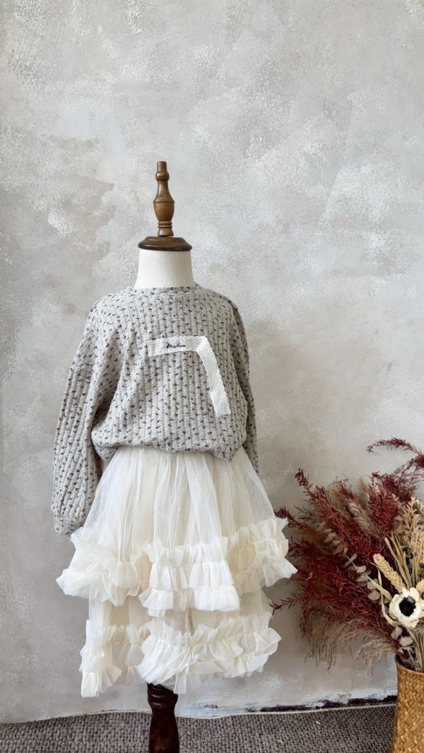 很好看！碎花蕾絲布標上衣 