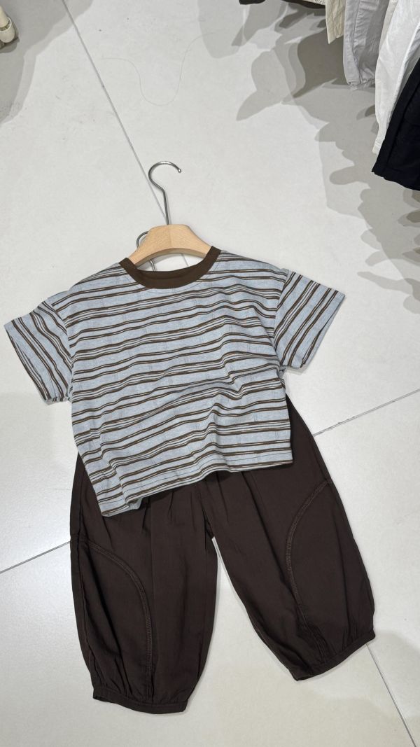 最好看的藍咖配條紋短T 