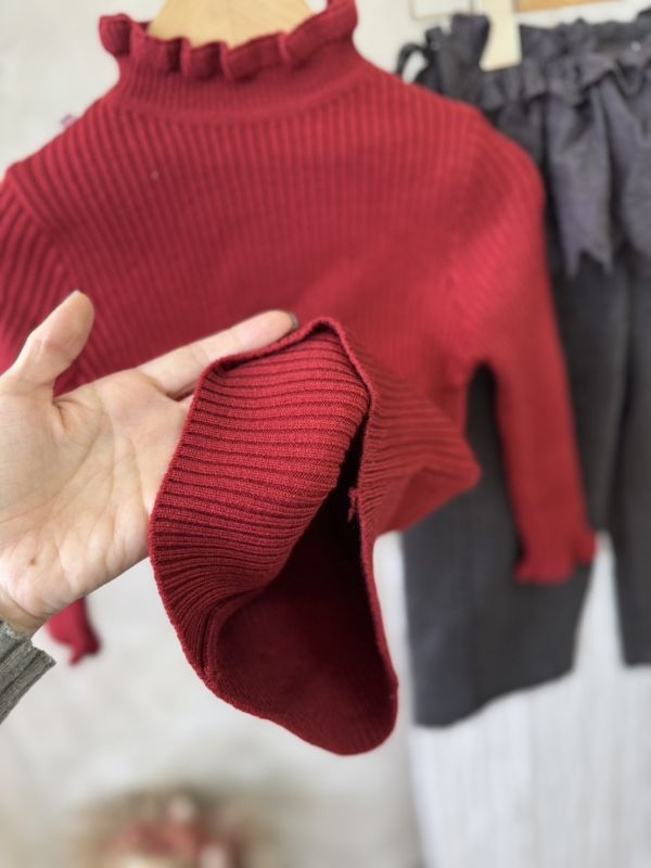 紅！經典坑條木耳邊針織上衣 