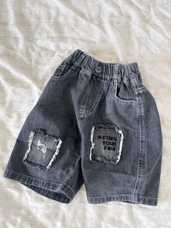 抽鬚刺繡刷色牛仔短褲 
