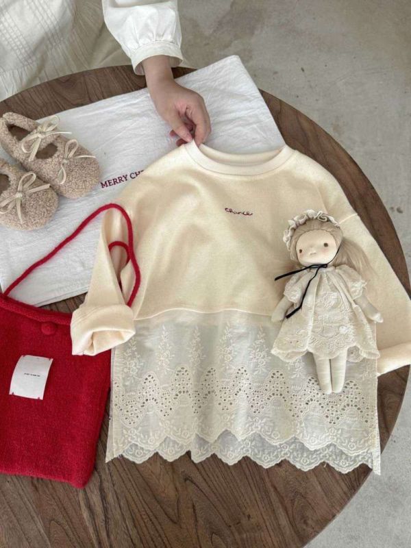 氣質蕾絲拼接刺繡上衣 