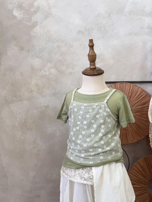 兩件套！蕾絲繡花背心短袖Ｔ套裝 