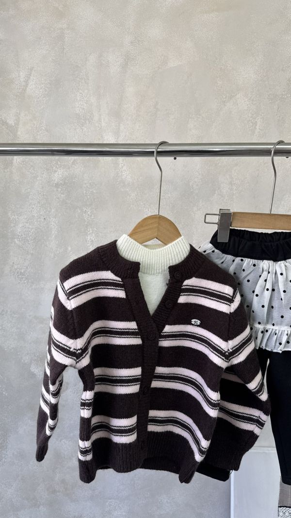 時髦咖粉條紋假兩件針織上衣 