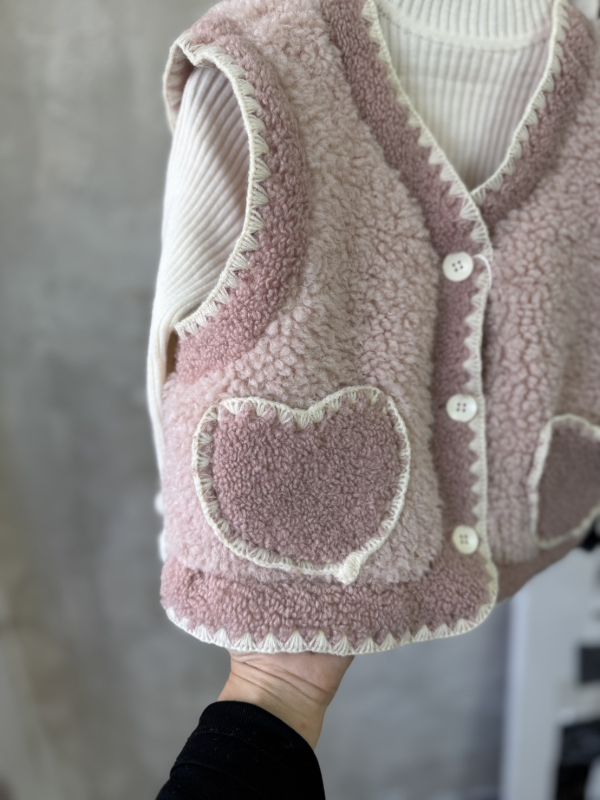 撞色鉤花愛心口袋粉色毛背心 