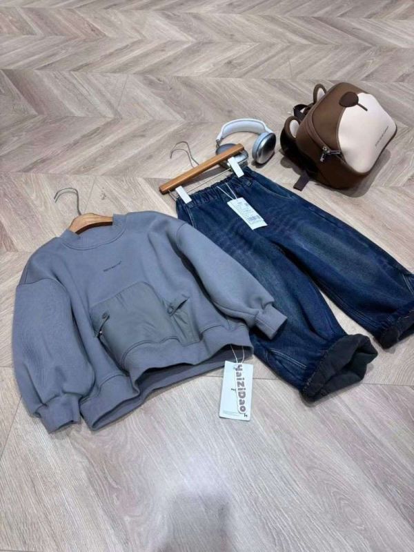 山系異材質拼接口袋狗狗刷毛上衣 