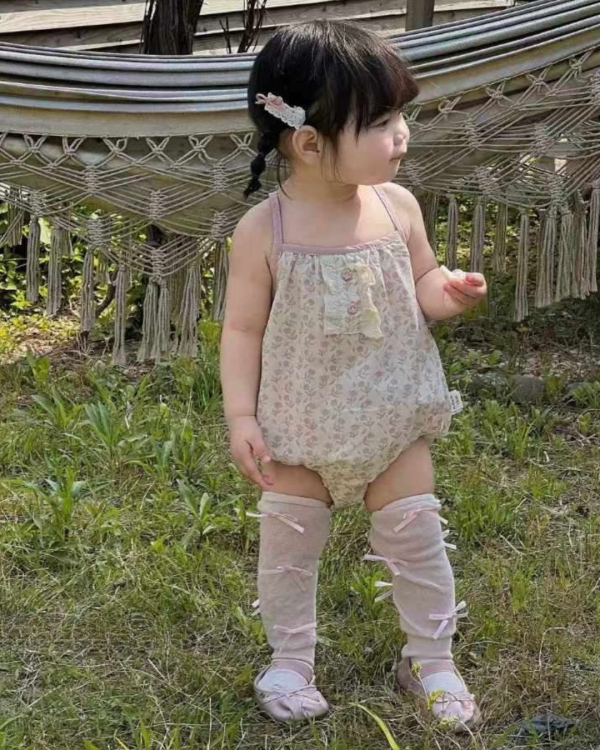 夏日涼涼碎花蕾絲吊帶包屁衣 