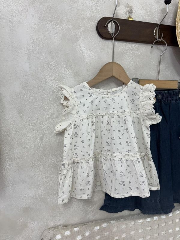 碎花花邊飛袖上衣 