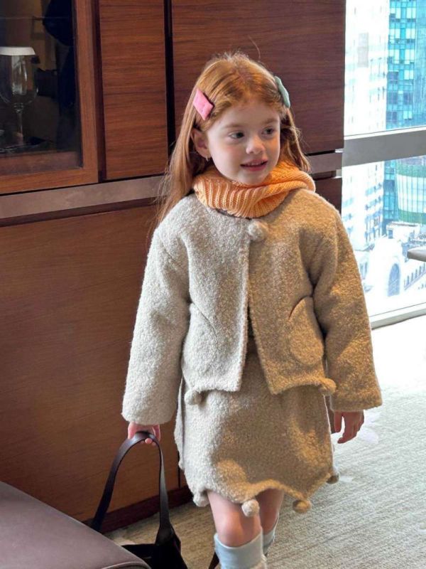 財閥千金毛呢外套球球短裙套裝 