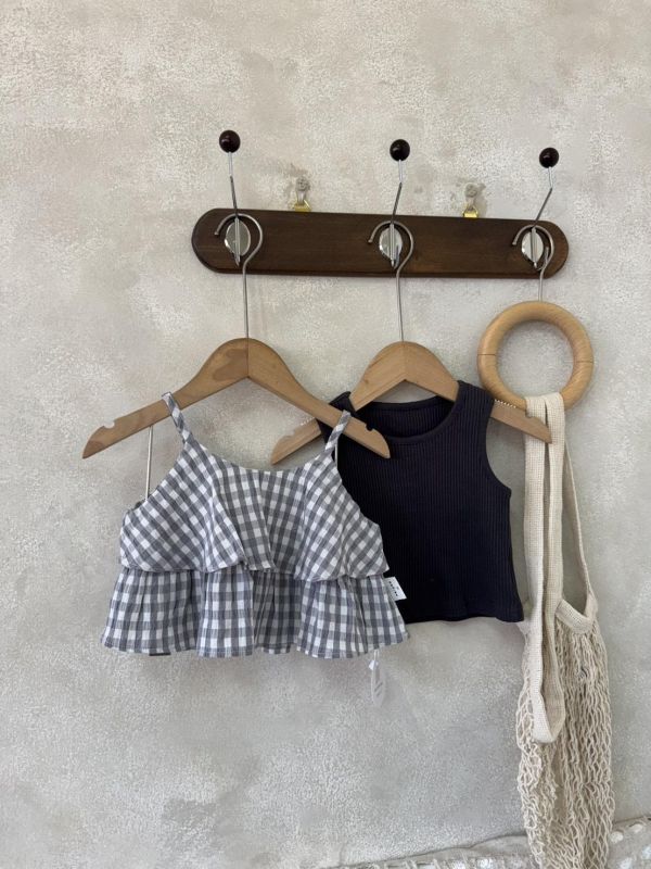 兩件套！格子層次吊帶內搭寬肩背心套裝(細肩帶可調節) 