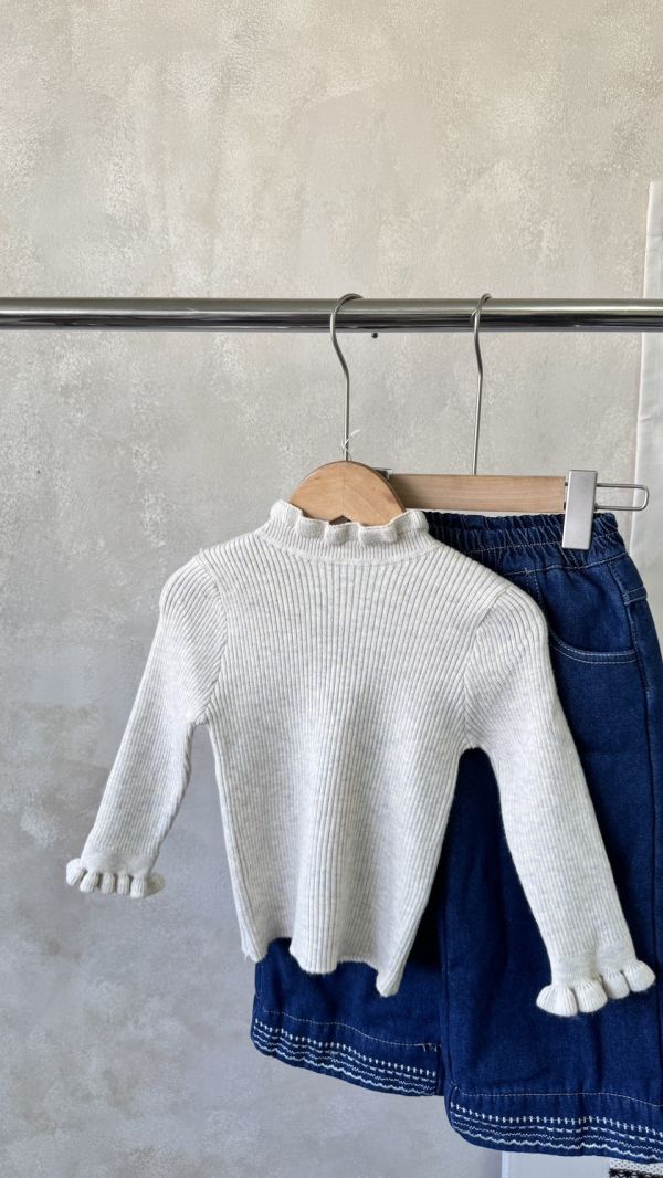 漂亮混線！超彈力針織木耳邊上衣 