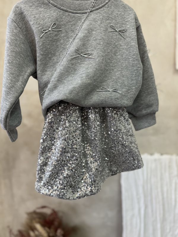 華麗走春！蝴蝶結大學T亮片短裙套裝(含銀色小包) 