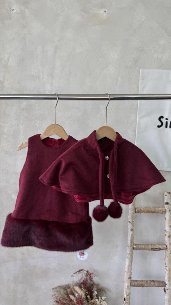 貴氣紅！兩件套球球斗篷毛毛連身裙套裝 