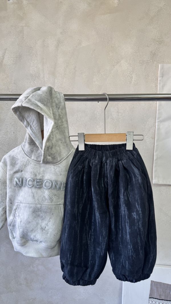 線條刷色加絨縮口牛仔休閒褲 