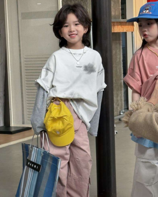 男孩的個性潑墨暈染設計短T 