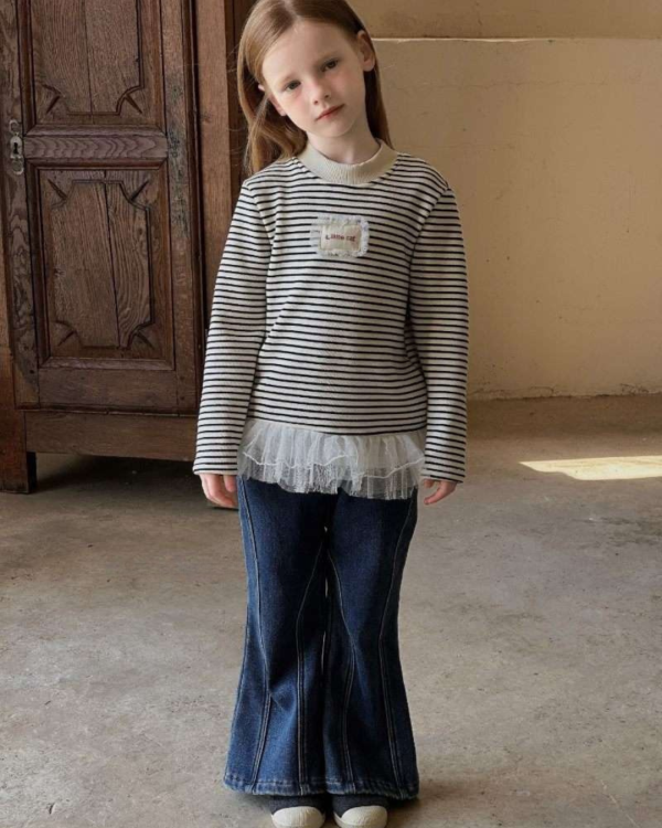 日常百搭！蕾絲荷葉邊薄絨條紋上衣 