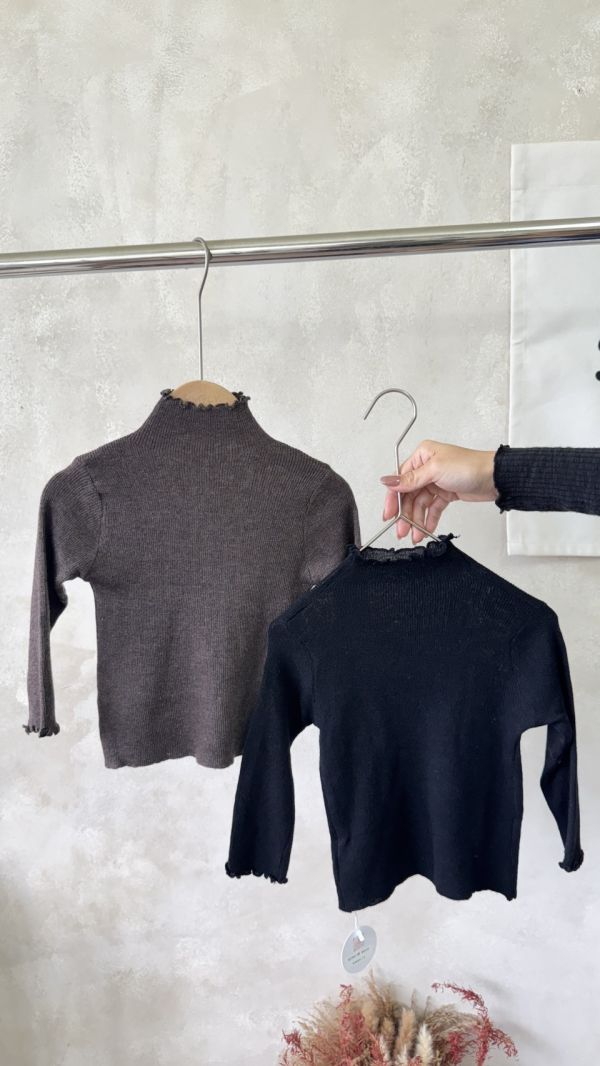 木耳邊薄針織內搭上衣(可帶大一號) 