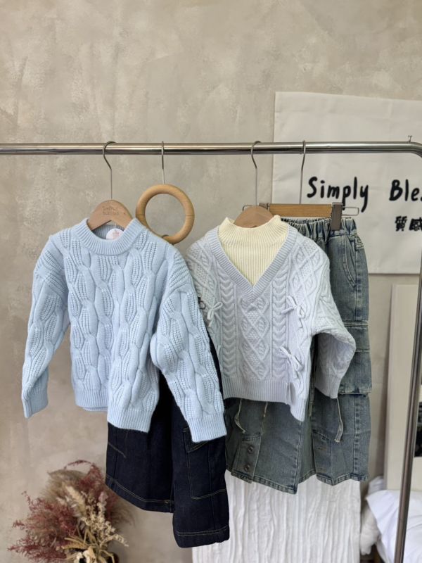 經典麻花湖藍針織上衣 