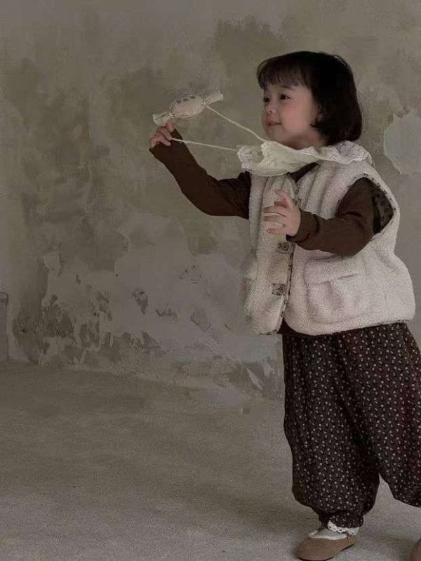 森系碎花滾邊背心 