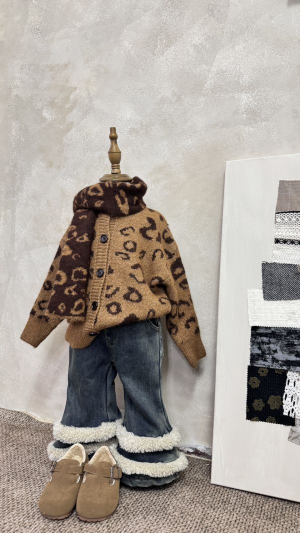 精品檔口！小蛋糕毛毛微喇叭加絨牛仔褲 