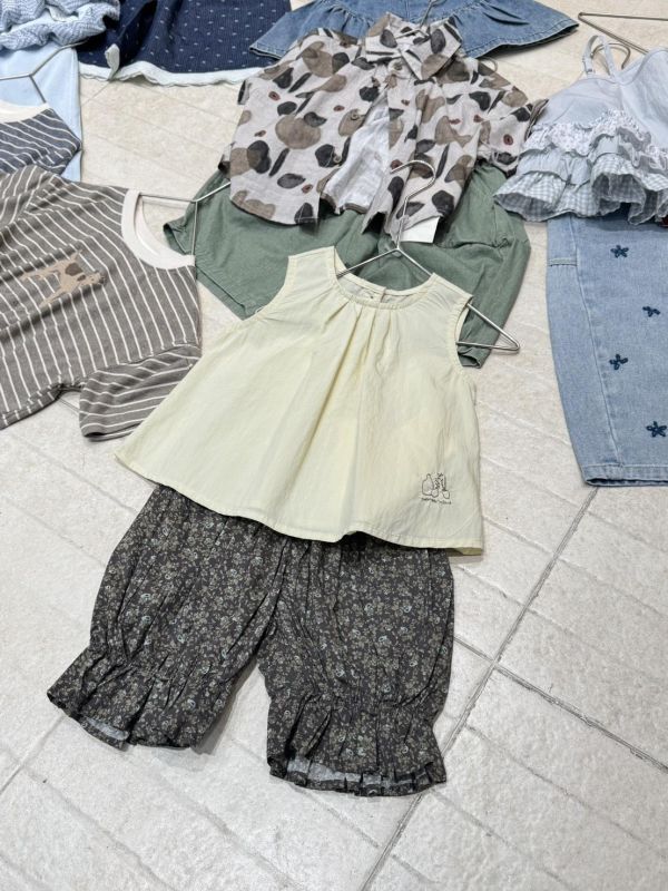 森系刺繡背心碎花褲套裝 