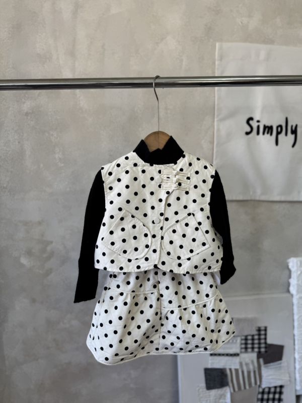 三件套！波點壓扣背心不對稱夾棉半裙套裝(含黑色內搭上衣) 