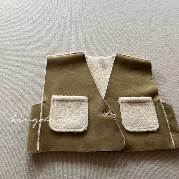 酪梨綠羊羔毛背心 （版型偏大請帶小一碼） 