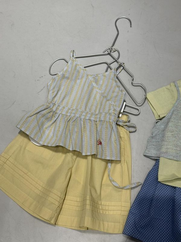 渡假黃條紋編織細肩帶上衣 