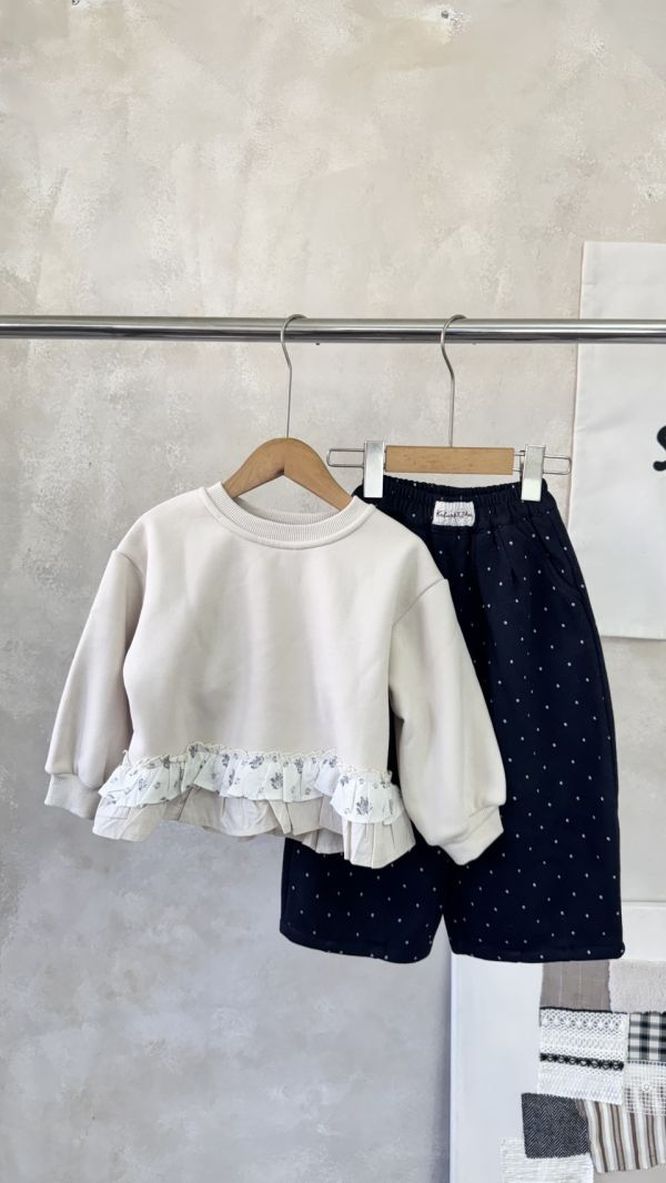 碎花荷葉邊薄絨上衣 