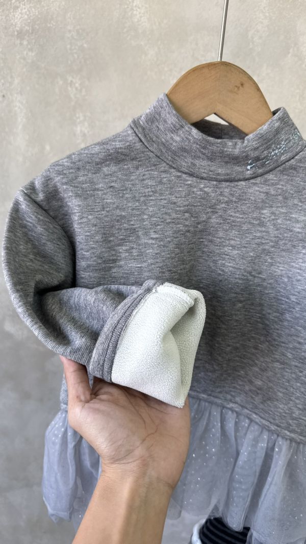 單穿疊穿都好看！精緻拼紗薄絨上衣 