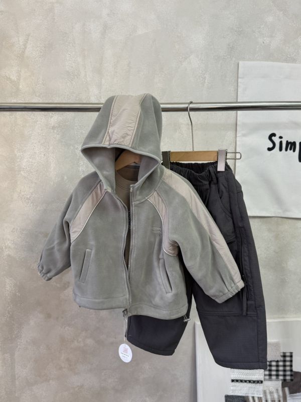 異材質拼接絨毛連帽外套 