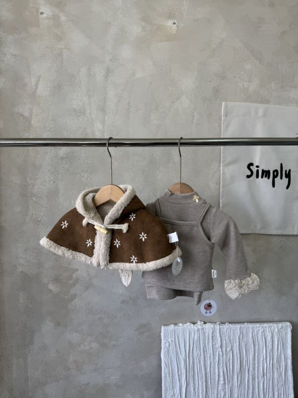 韓系連帽刺繡麂皮斗篷 