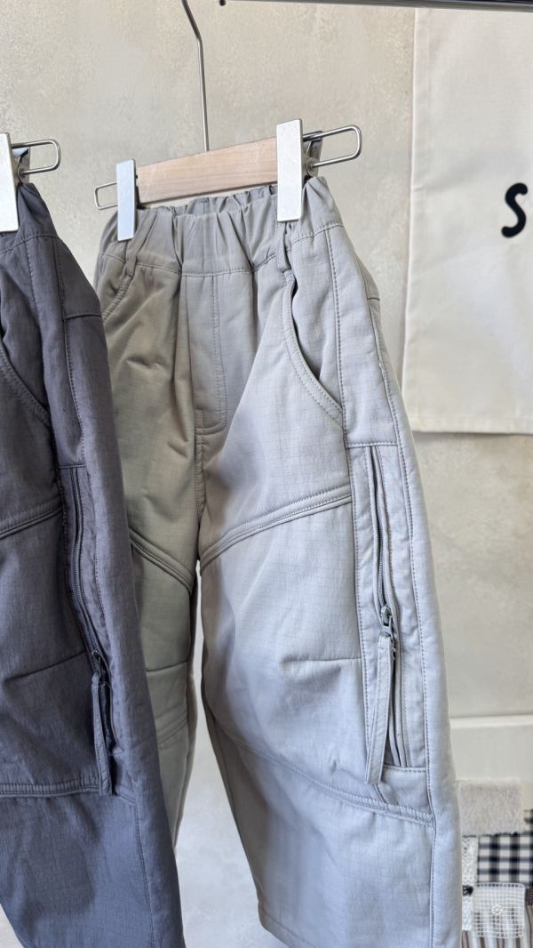 設計感帥！滑面布料拉鏈加絨長褲 