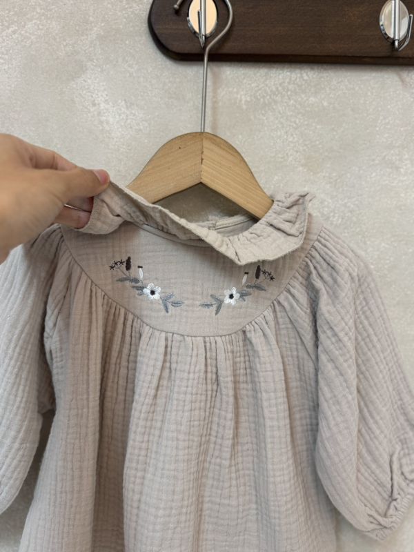 森系刺繡棉紗翻領娃娃衫 
